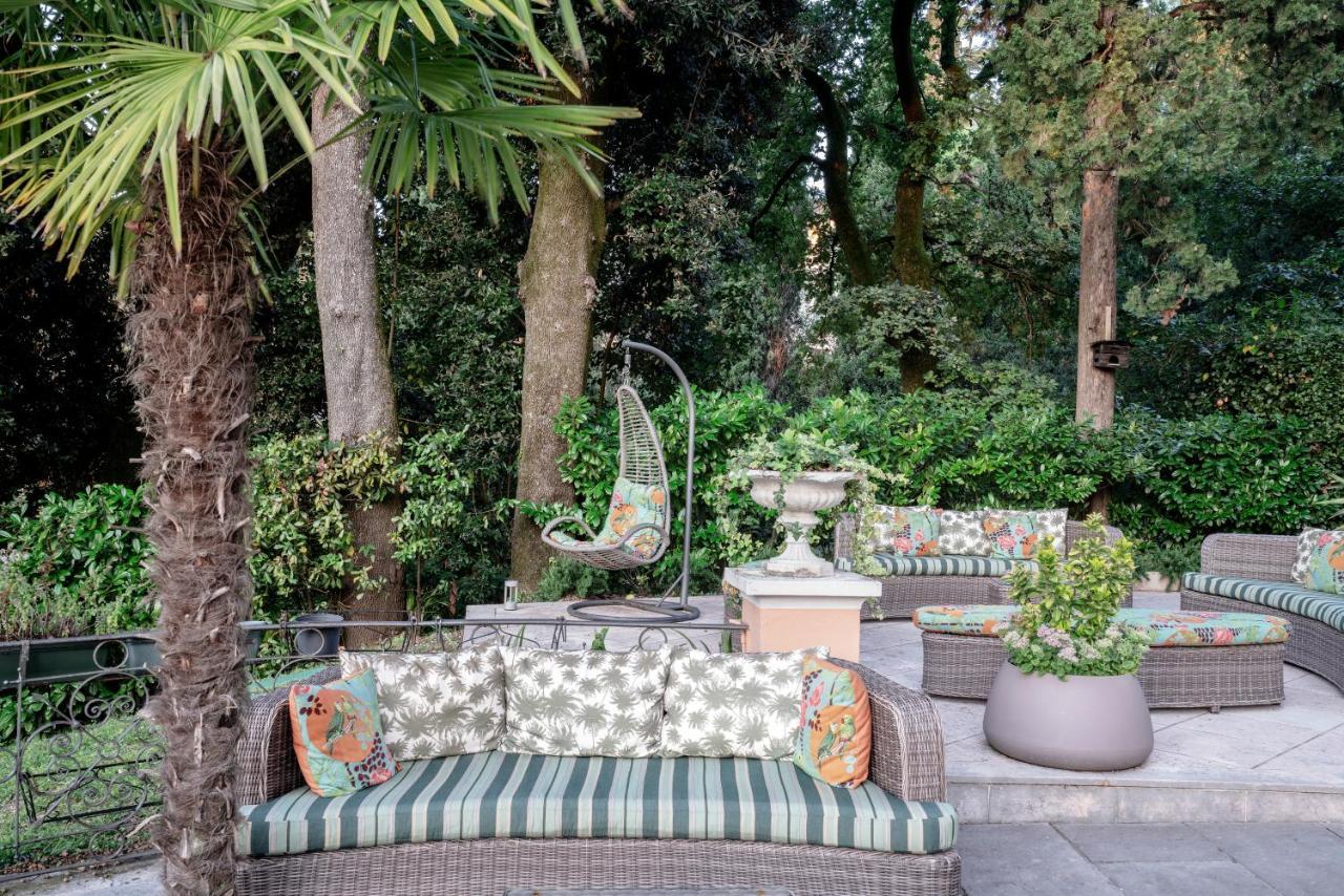 Hotel Bellevue Gardone Riviera Bagian luar foto