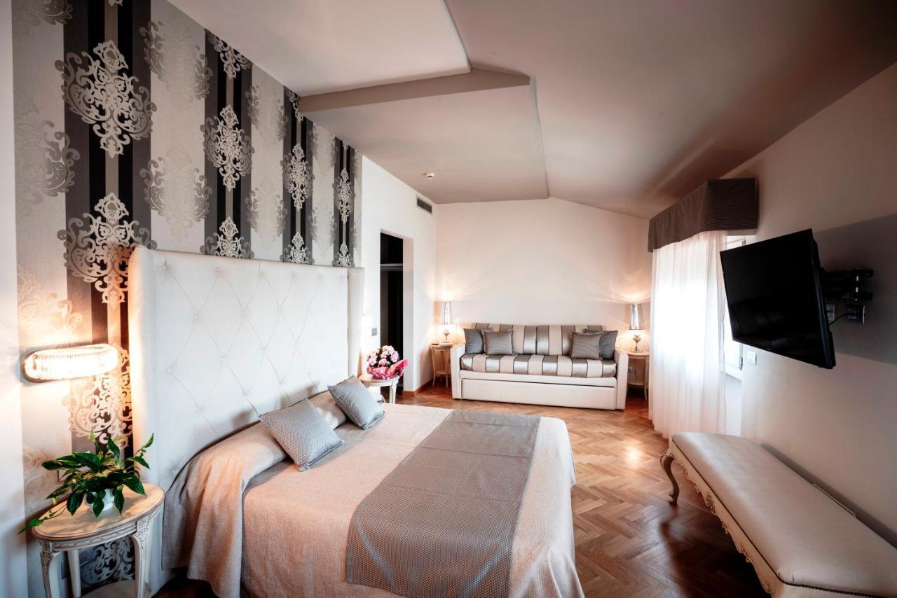Hotel Bellevue Gardone Riviera Bagian luar foto