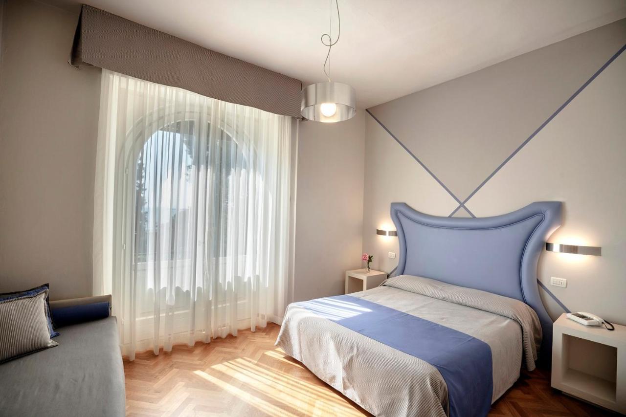 Hotel Bellevue Gardone Riviera Bagian luar foto