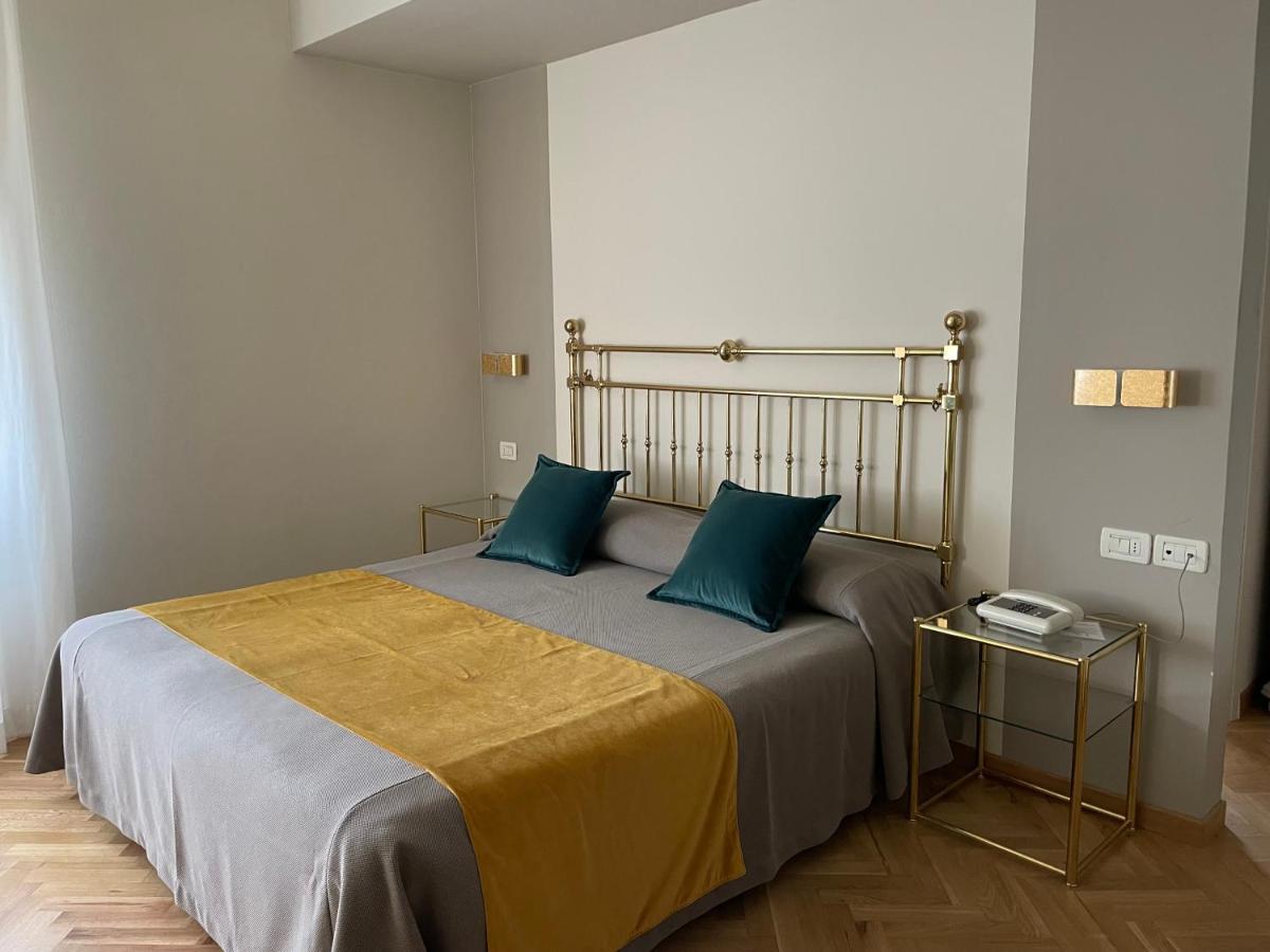 Hotel Bellevue Gardone Riviera Bagian luar foto