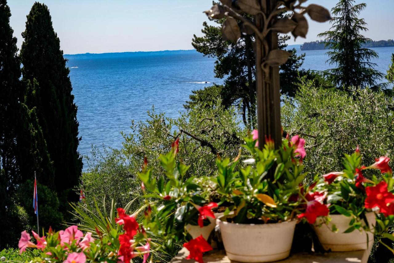 Hotel Bellevue Gardone Riviera Bagian luar foto