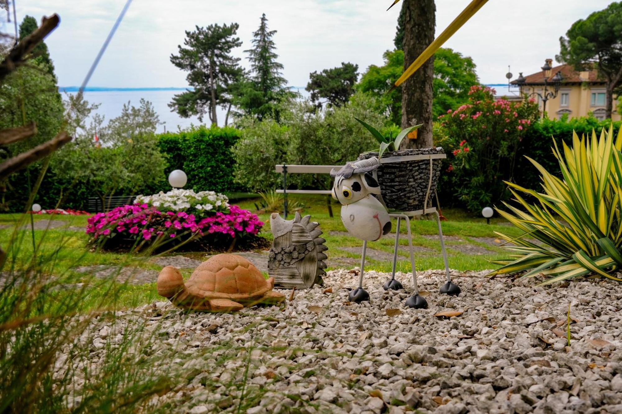 Hotel Bellevue Gardone Riviera Bagian luar foto