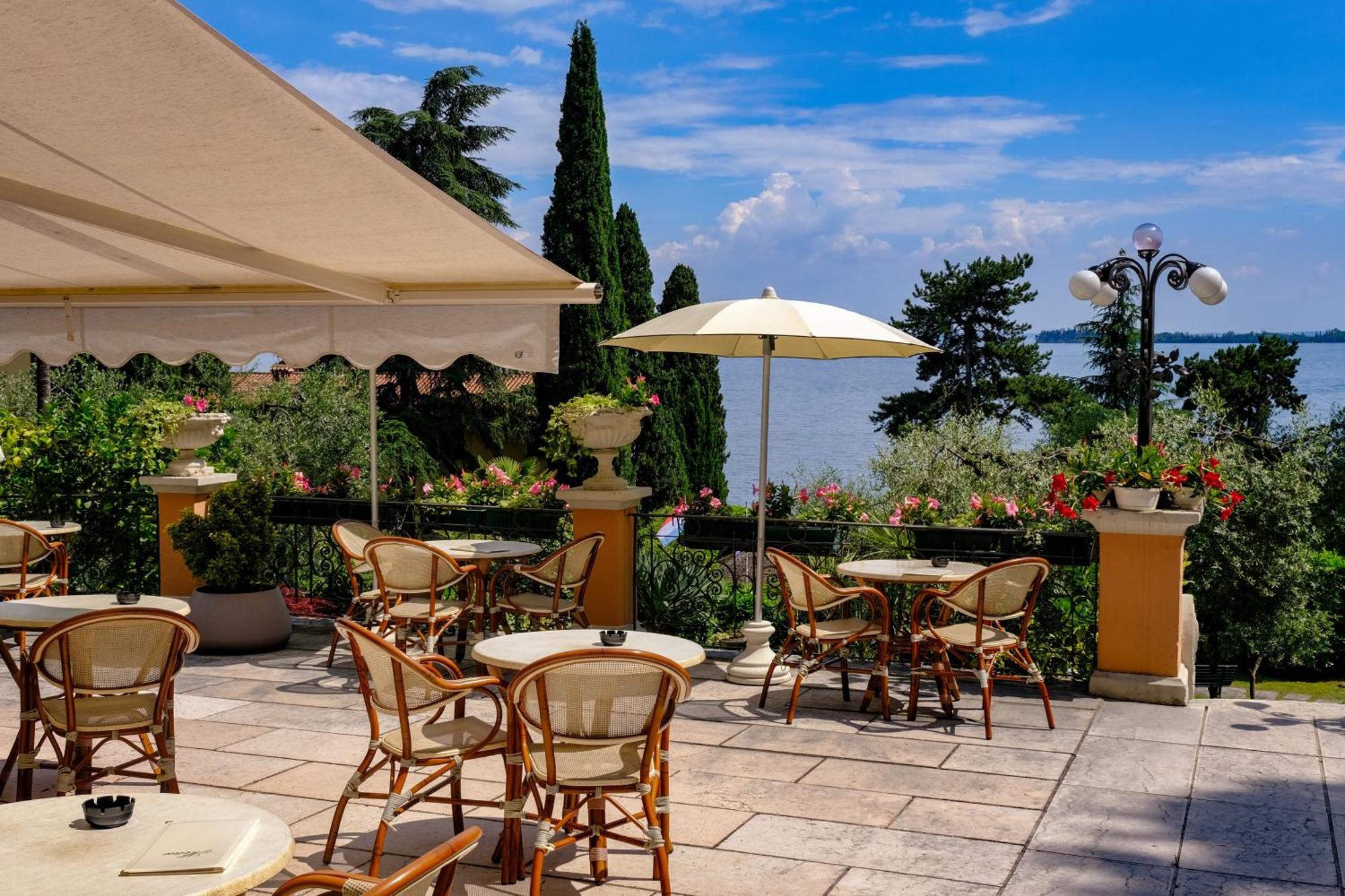 Hotel Bellevue Gardone Riviera Bagian luar foto