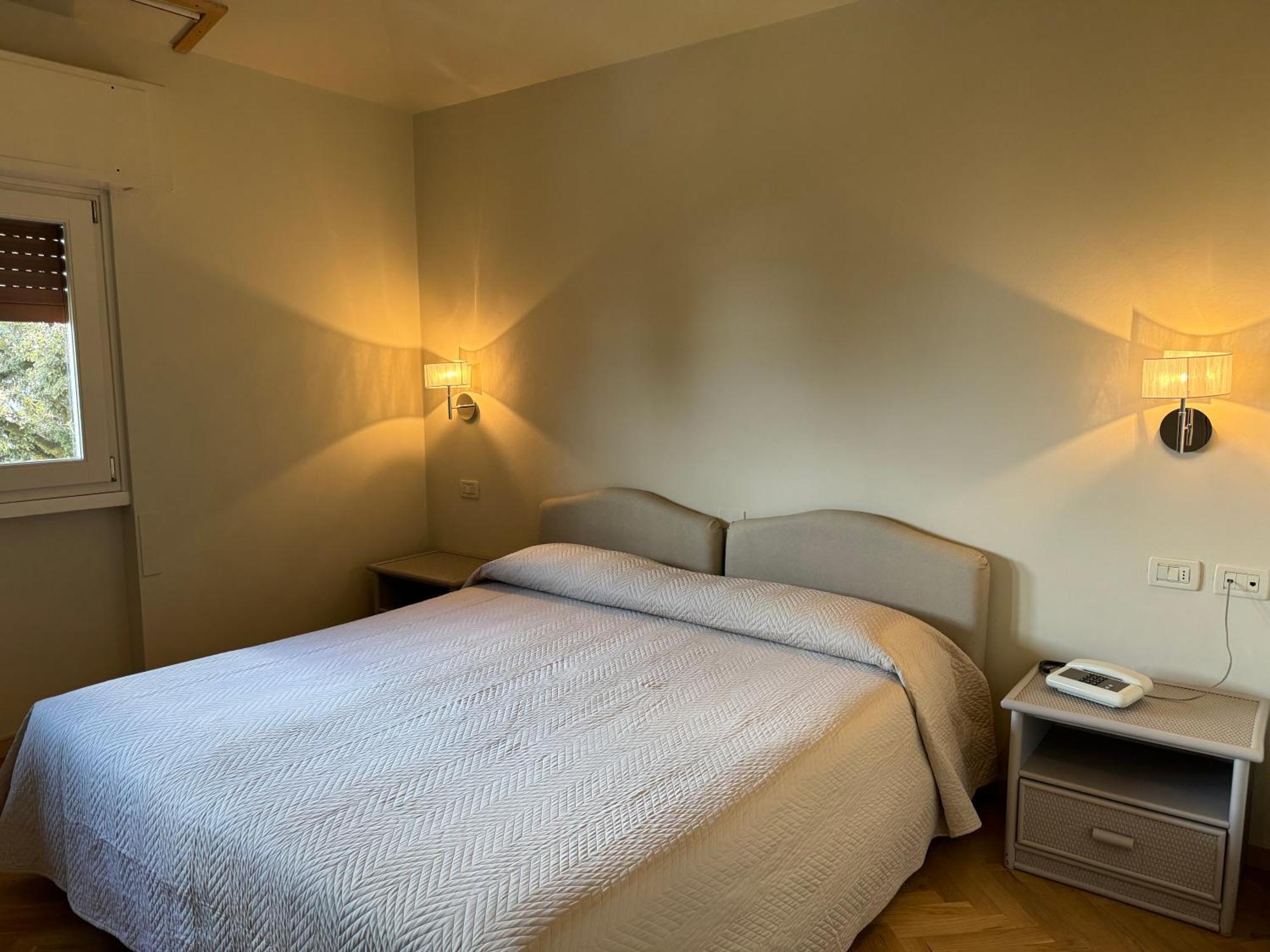 Hotel Bellevue Gardone Riviera Bagian luar foto