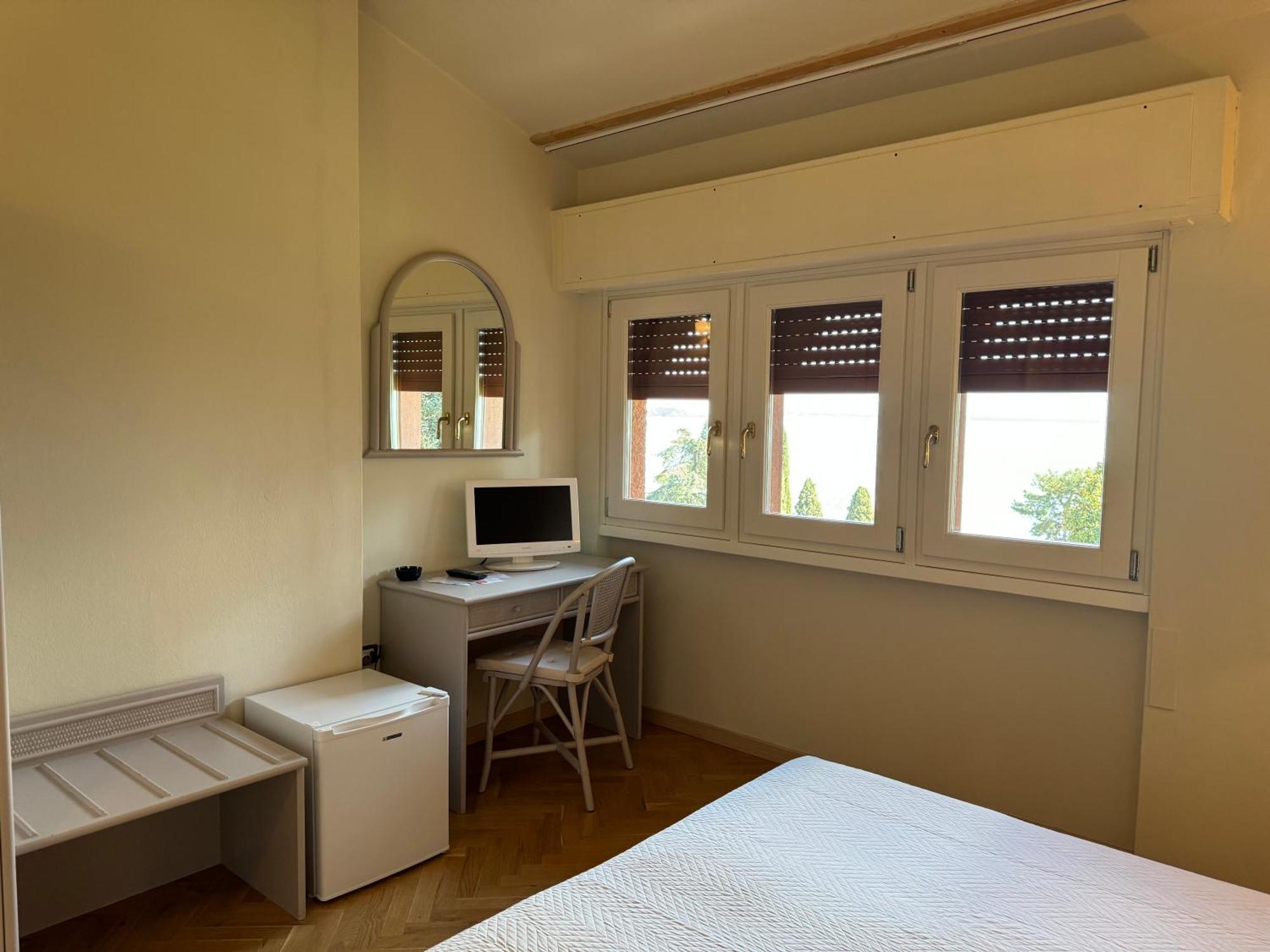 Hotel Bellevue Gardone Riviera Bagian luar foto