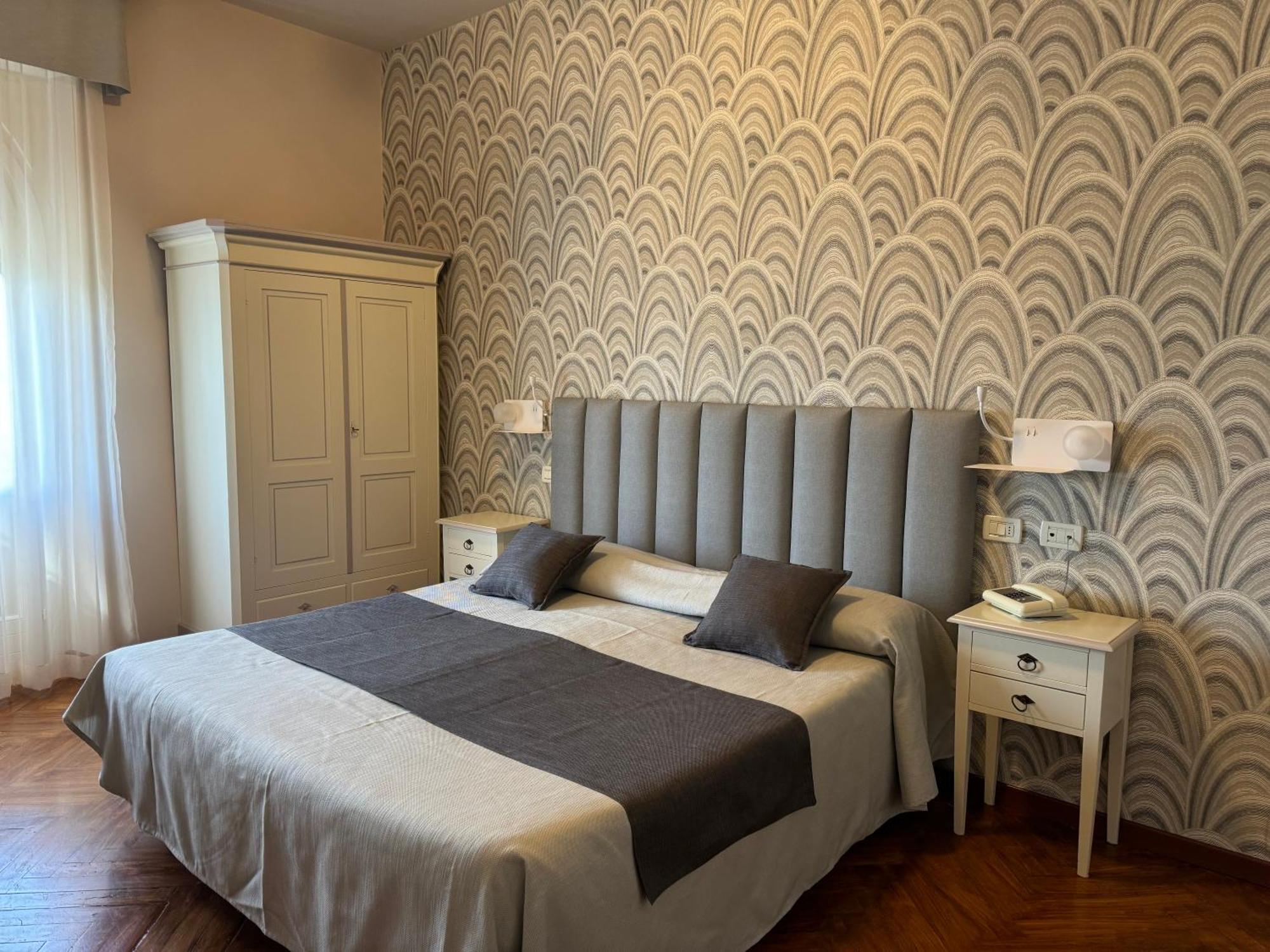 Hotel Bellevue Gardone Riviera Bagian luar foto