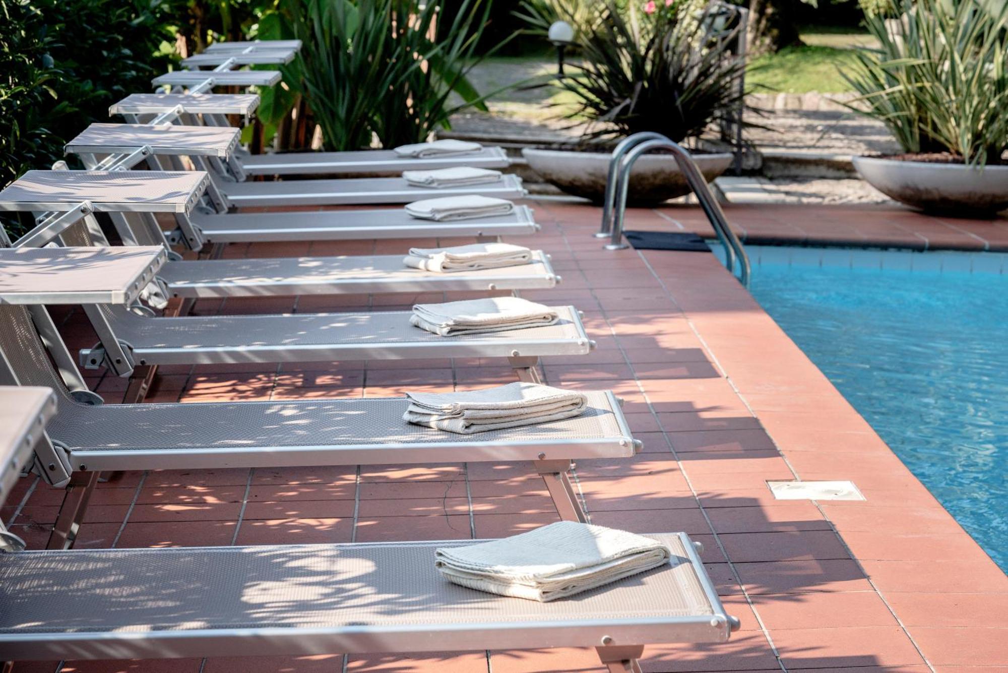 Hotel Bellevue Gardone Riviera Bagian luar foto