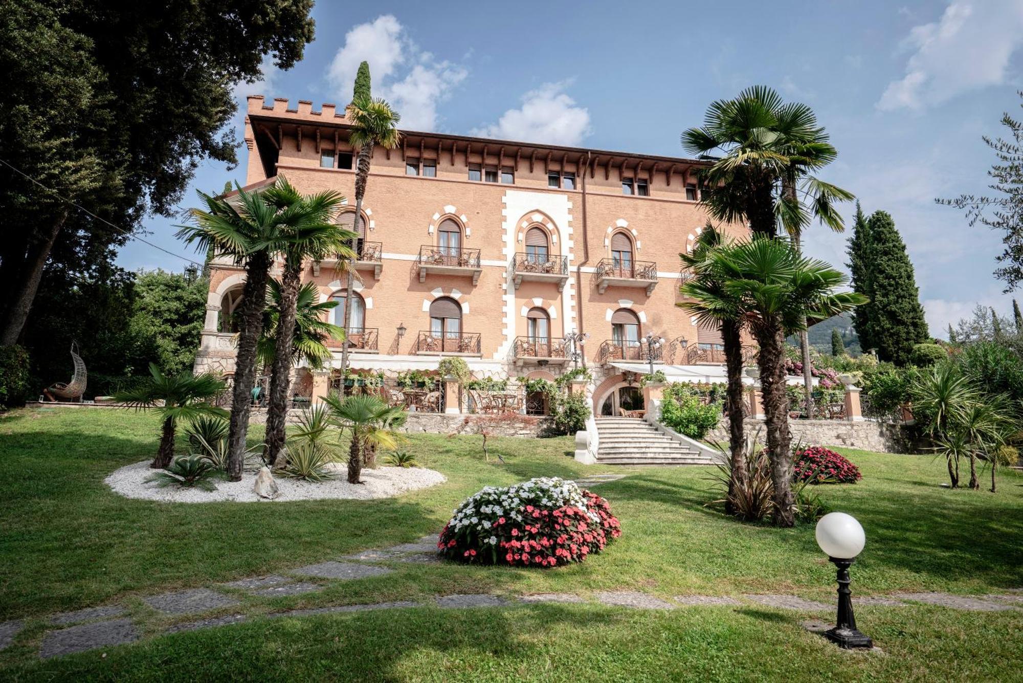 Hotel Bellevue Gardone Riviera Bagian luar foto