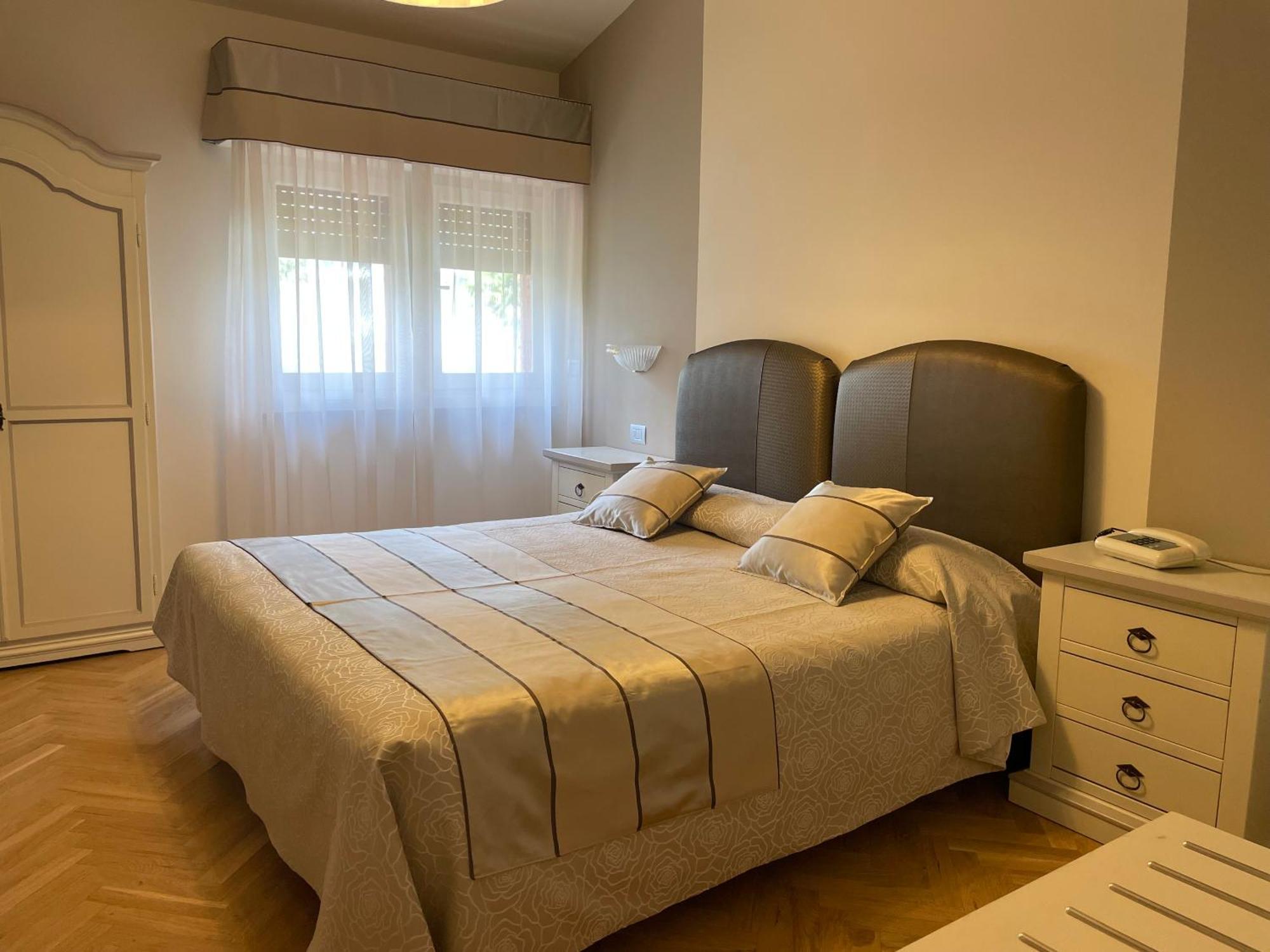 Hotel Bellevue Gardone Riviera Bagian luar foto