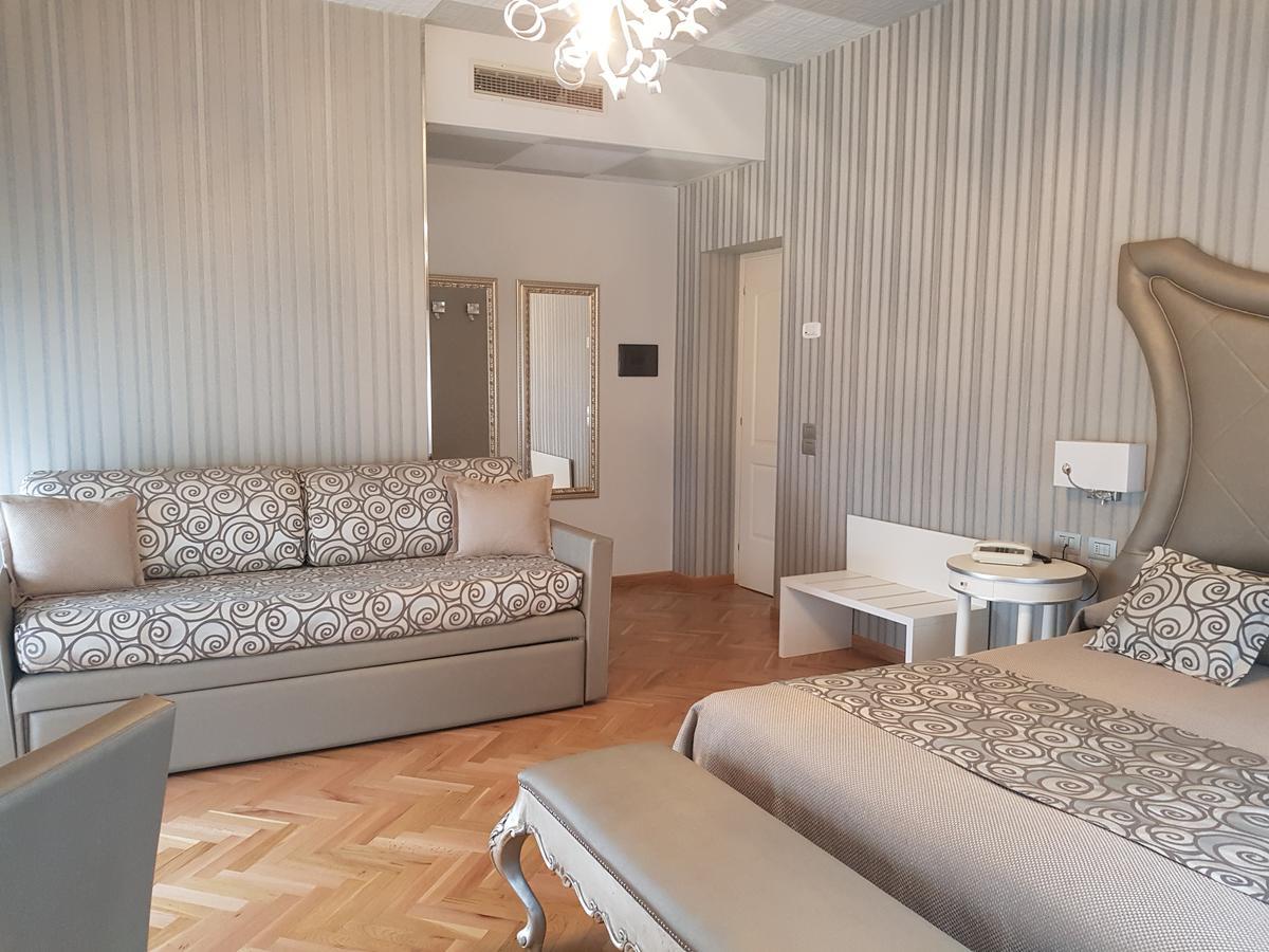 Hotel Bellevue Gardone Riviera Bagian luar foto