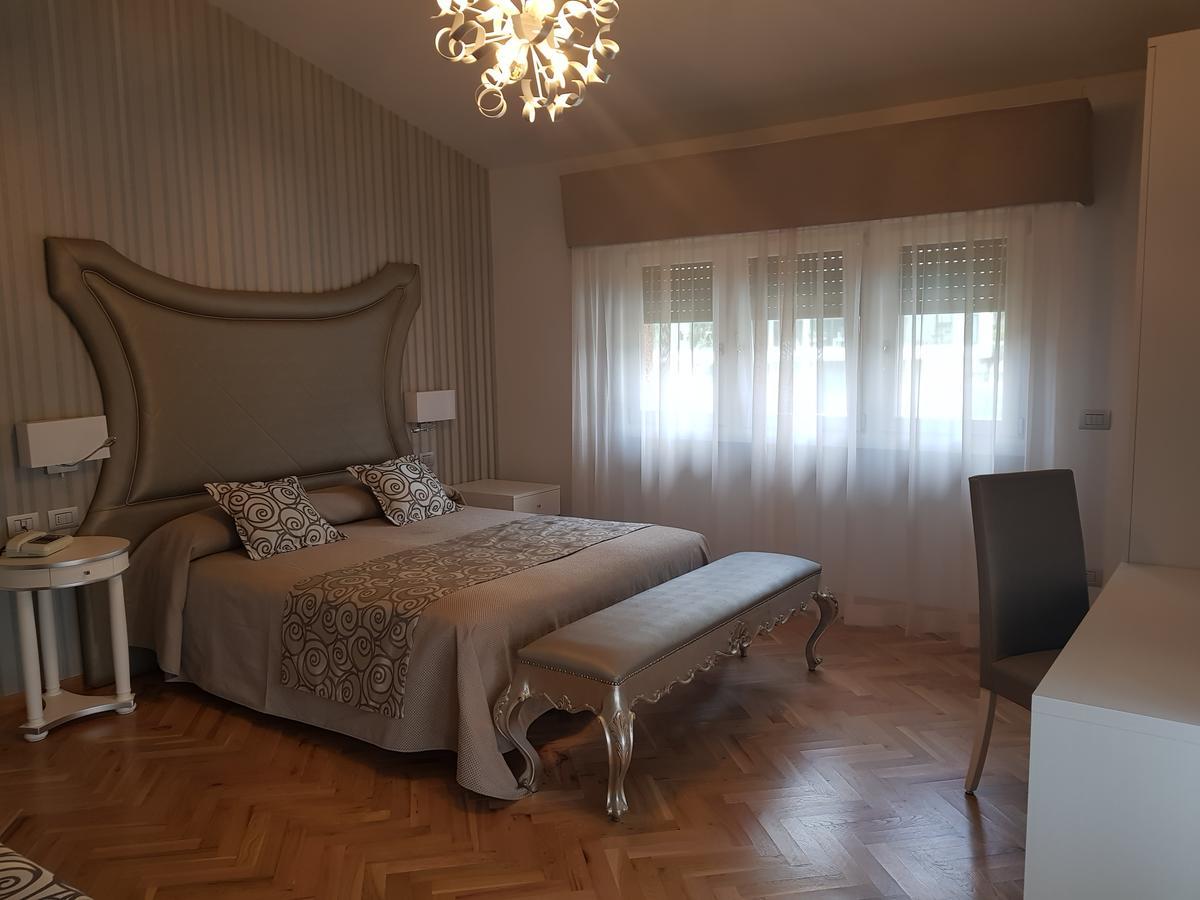 Hotel Bellevue Gardone Riviera Bagian luar foto